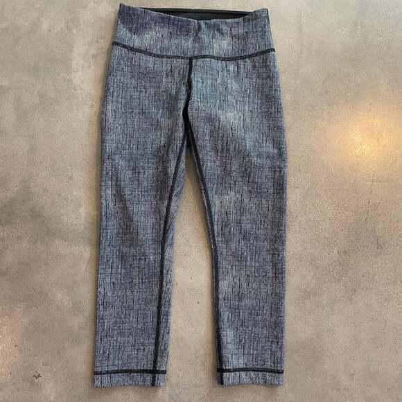 Lululemon navy blue white Capri leggings new womens size 2 yoga athleisure - Picture 1 of 6